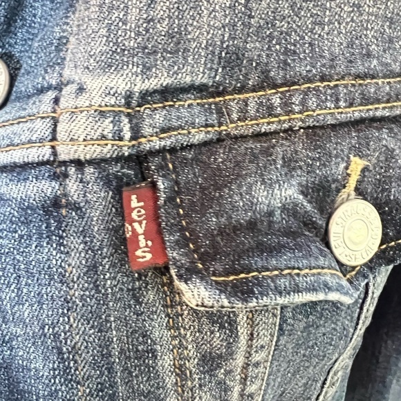 LEVIS DENIM JEAN JACKET MEDUIM TO LIGHT WASH SIZE SMALL - Picture 5 of 12